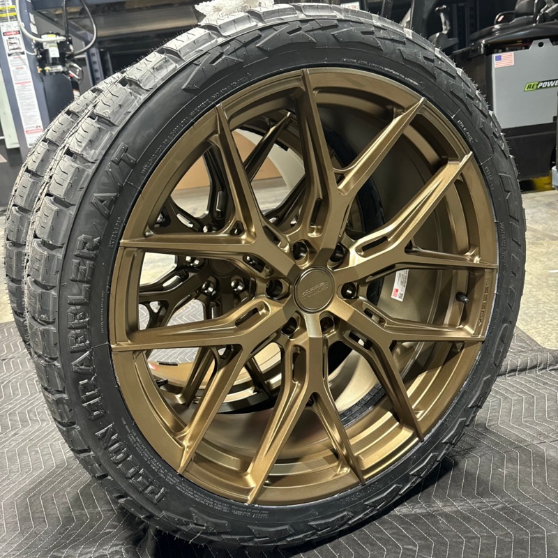 YUKON/TAHOE/ESCALADE - Vossen HF6-4 Pre-Mounted on Nitto Recon Grapplers