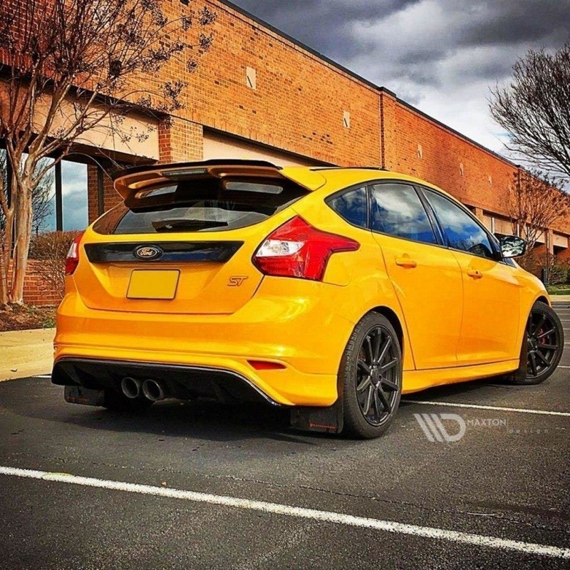 REAR VALANCE FORD FOCUS ST MK3 (PRE-FACELIFT) (RS LOOK) Gloss Black